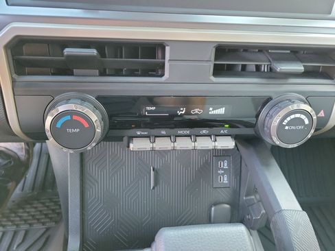 Used 2025 Toyota Tacoma SR5 AWD/4WD image 17