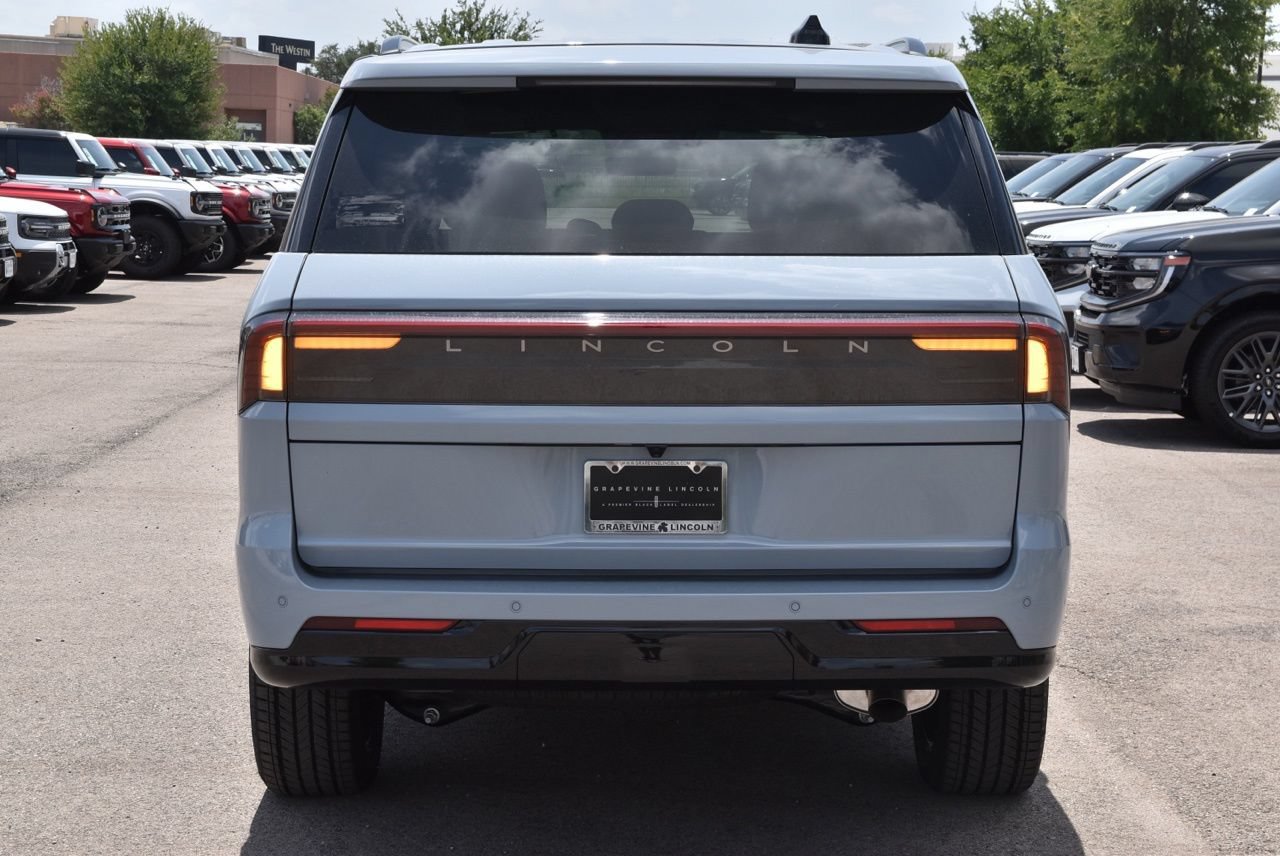 New 2027 Lincoln Navigator Reserve w/ Jet Appearance Package AWD/4WD image 8