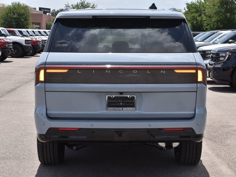 New 2027 Lincoln Navigator Reserve w/ Jet Appearance Package AWD/4WD image 8