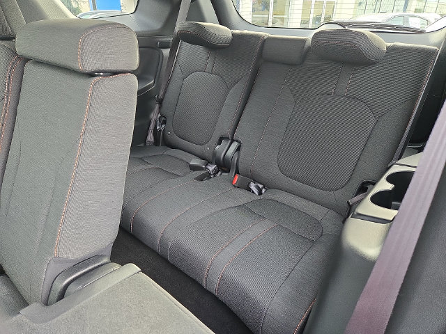 Used 2025 Honda Pilot Sport image 9