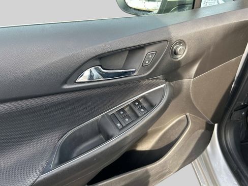 Used 2017 Chevrolet Cruze LT w/ Convenience Package image 18