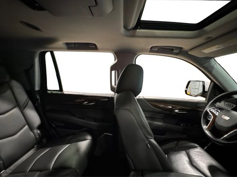 Used 2020 Cadillac Escalade Premium Luxury image 48
