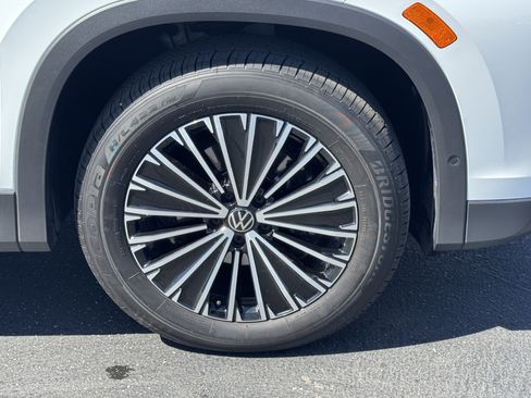 Certified 2025 Volkswagen Tiguan S FWD image 11