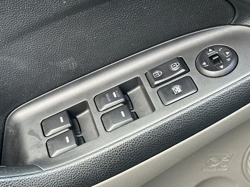 Used 2016 Kia Forte LX image 12