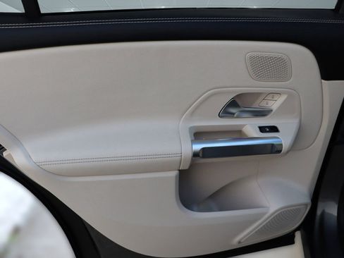 New 2025 Mercedes-Benz GLB 250 image 12