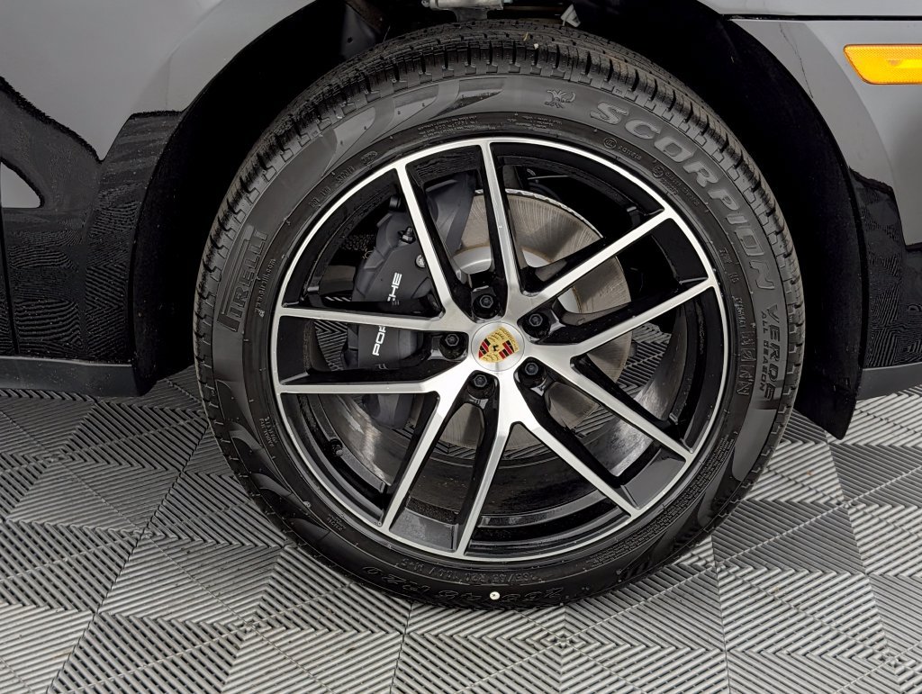 Certified 2026 Porsche Macan AWD/4WD image 14