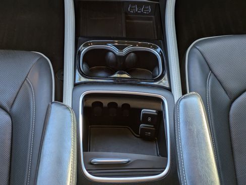 Used 2023 Chrysler Pacifica Limited image 21