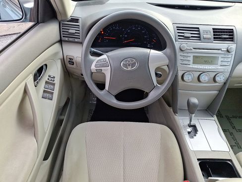 Used 2011 Toyota Camry LE image 2