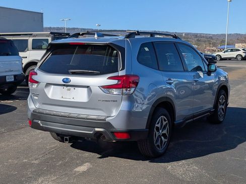 Used 2019 Subaru Forester Premium image 3