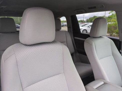 Certified 2019 Toyota Highlander LE FWD image 7
