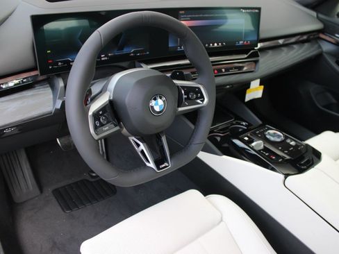 Used 2026 BMW 530i w/ M Sport Package RWD image 4