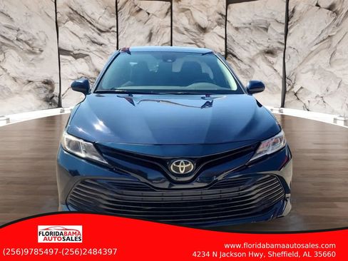 Used 2019 Toyota Camry LE image 2