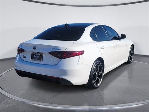 Used 2022 Alfa Romeo Giulia Ti image 6