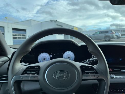 Used 2025 Hyundai Elantra SEL image 27