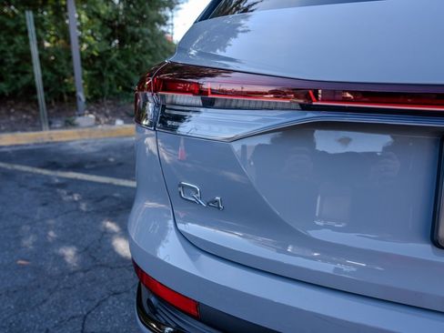 Used 2024 Audi Q4 e-tron Premium Plus image 26