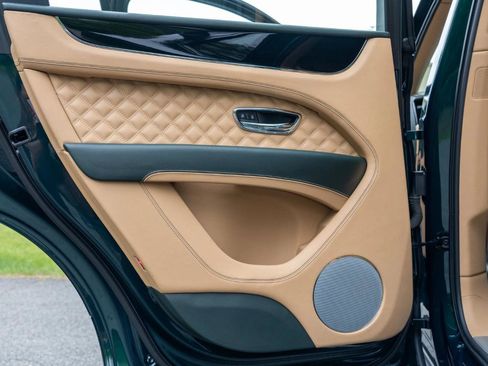 Used 2021 Bentley Bentayga AWD/4WD image 65