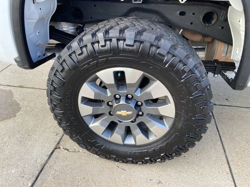 Used 2025 Chevrolet Silverado 2500 Custom AWD/4WD image 31