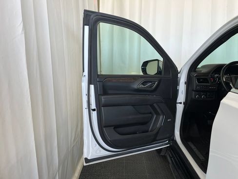 Used 2021 Chevrolet Suburban Premier w/ Premium Package AWD/4WD image 18