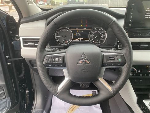 New 2026 Mitsubishi Outlander SE image 15