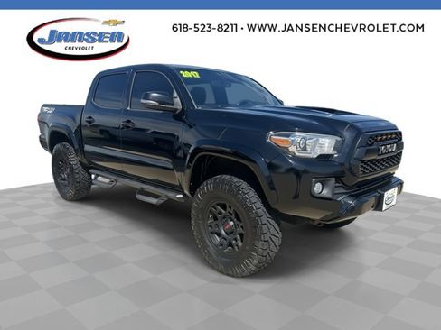 Used 2017 Toyota Tacoma TRD Sport AWD/4WD image 1