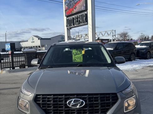Used 2022 Hyundai Venue SE image 8