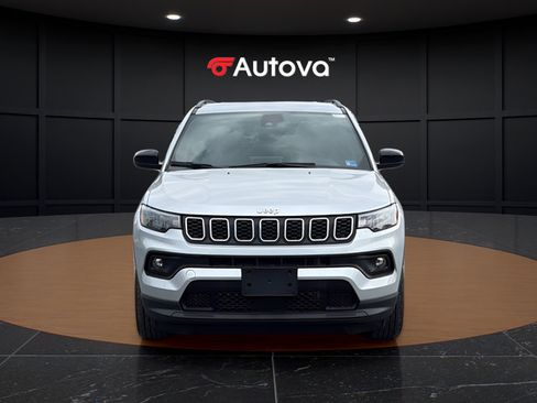 Used 2025 Jeep Compass Latitude AWD/4WD image 8