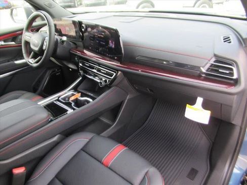 New 2026 Chevrolet Traverse RS image 12