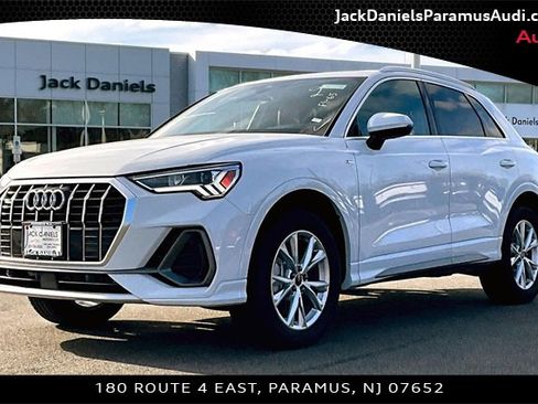 New 2025 Audi Q3 2.0T Premium image 1