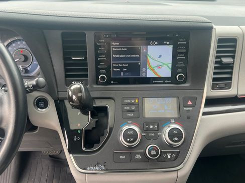 Used 2019 Toyota Sienna XLE Premium w/ Carpet Mat Package FWD image 14
