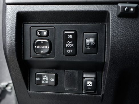 Used 2015 Toyota Tundra SR5 w/ SR5 Upgrade Package image 20