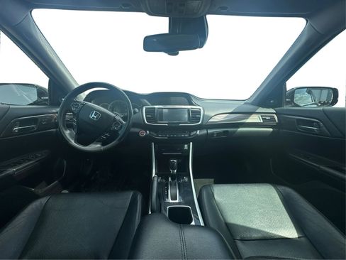 Used 2017 Honda Accord Touring image 13
