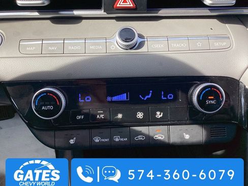 Used 2025 Hyundai Elantra SEL FWD image 17