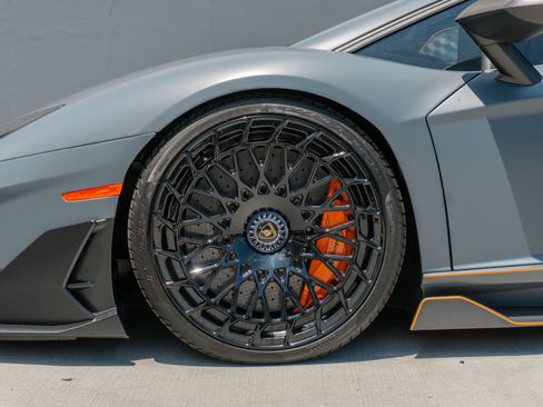 Used 2019 Lamborghini Aventador SVJ AWD/4WD image 18