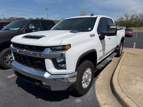 Used 2023 Chevrolet Silverado 2500 LT w/ Convenience Package image 3