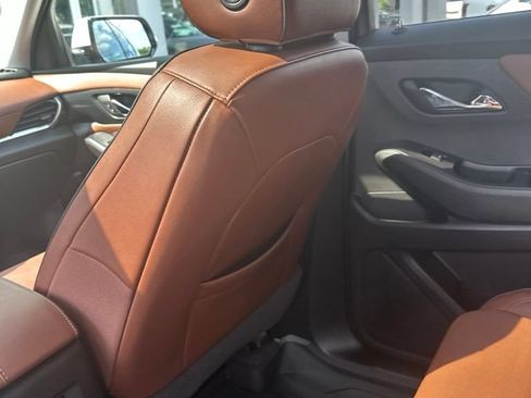 Used 2020 Chevrolet Traverse High Country w/ LPO, Floor Liner Package AWD/4WD image 24