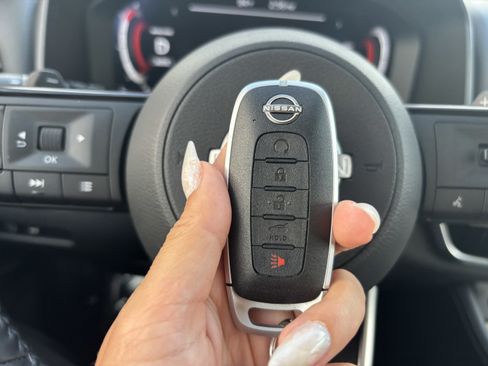 Used 2023 Nissan Rogue Platinum image 25