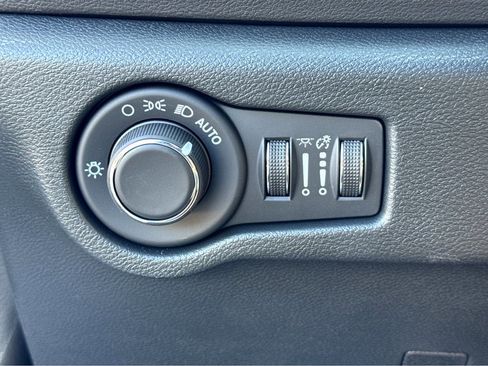 New 2026 Chrysler Voyager LX image 16