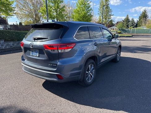Used 2017 Toyota Highlander XLE AWD/4WD image 7
