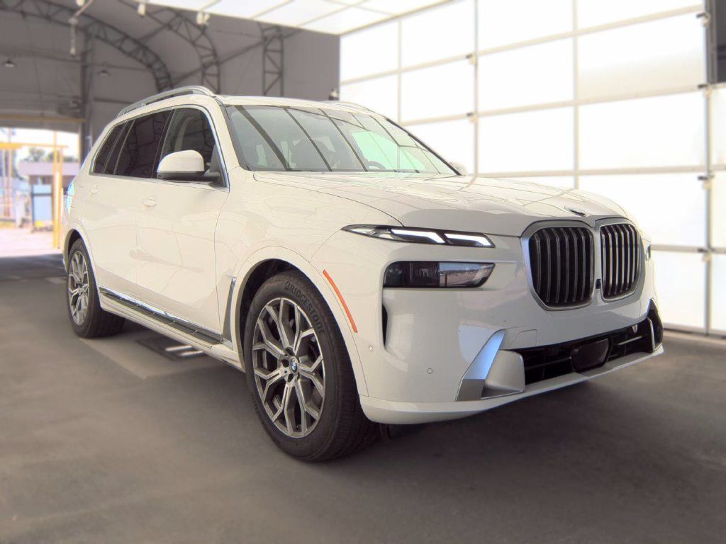 Used 2026 BMW X7 xDrive40i AWD/4WD image 2