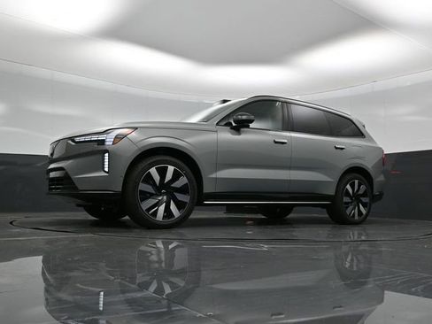 New 2025 Volvo EX90 Plus image 36