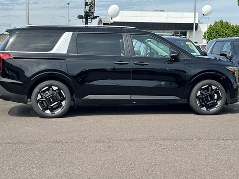 New 2026 Kia Carnival EX FWD image 4