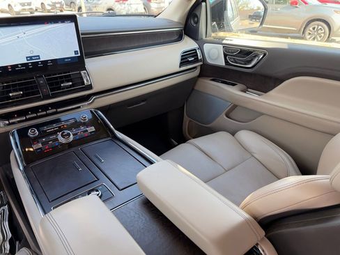 Used 2024 Lincoln Navigator Reserve image 24