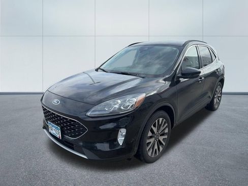 Used 2020 Ford Escape Titanium image 3