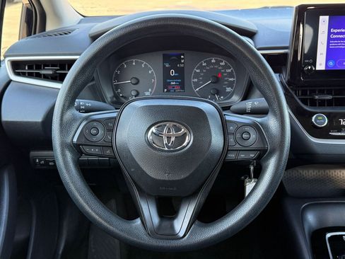 Used 2025 Toyota Corolla LE image 28