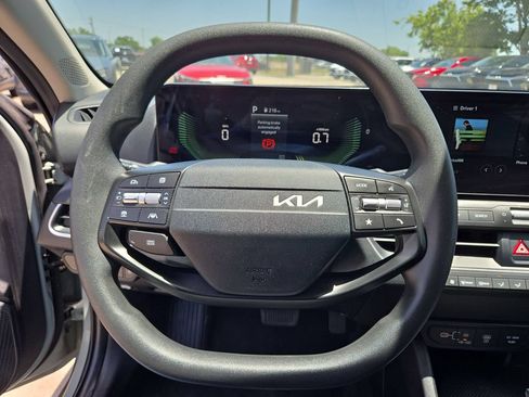 Used 2025 Kia K4 FWD image 22