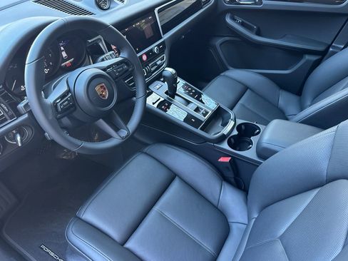 New 2026 Porsche Macan image 4