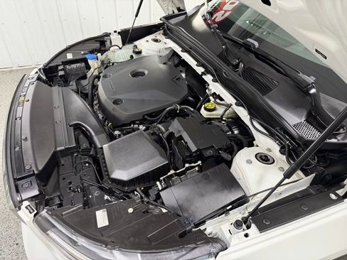 Used 2020 Volvo XC40 T5 Momentum w/ Premium Package image 28