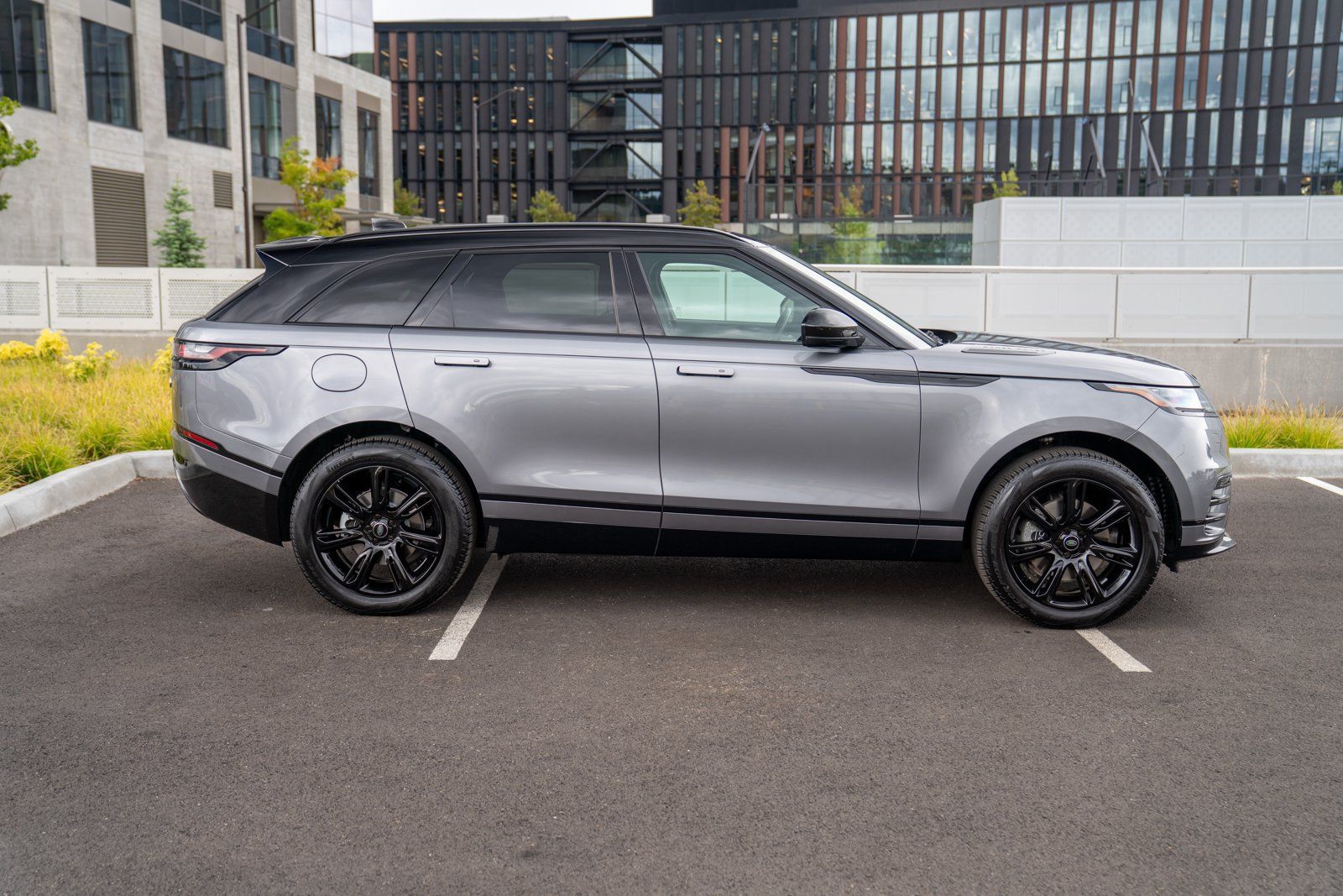 Used 2022 Land Rover Range Rover Velar R-Dynamic S AWD/4WD image 8