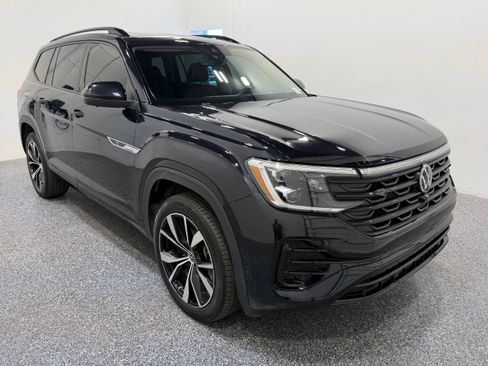 Used 2024 Volkswagen Atlas SEL Premium R-Line AWD/4WD image 9