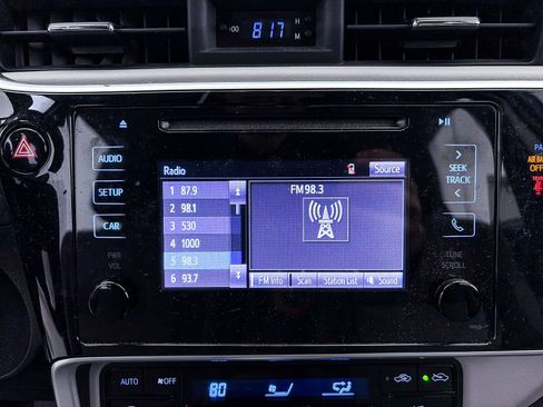 Used 2018 Toyota Corolla LE w/ Carpet Mat Package (TMS) image 13